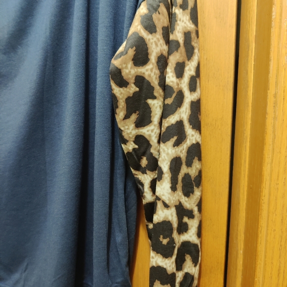 Top - Picture 3 of 4